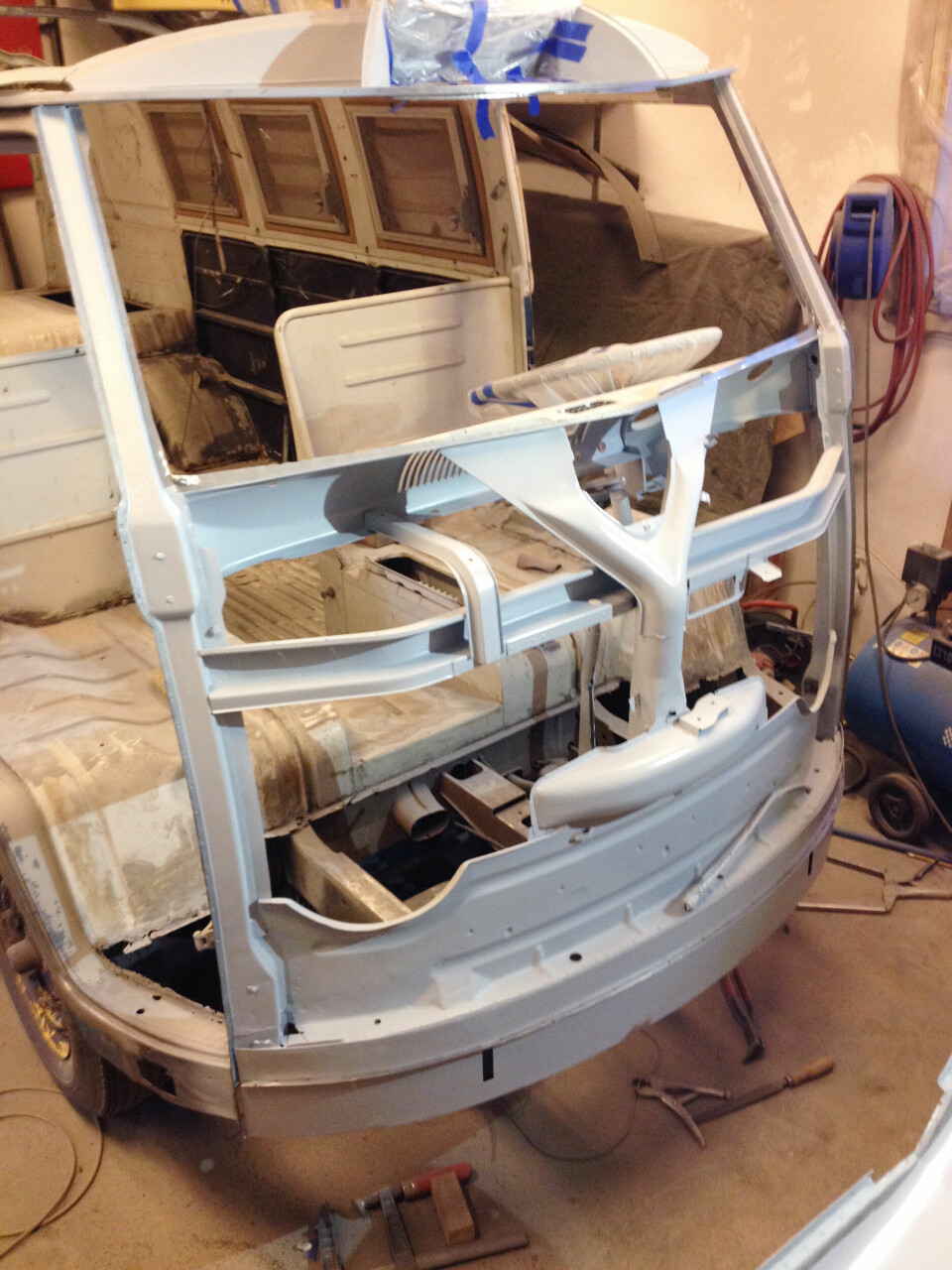 DOKUMENTASJON: Mikael har dokumentert hele den omfattende renoveringen av VW-bussen.