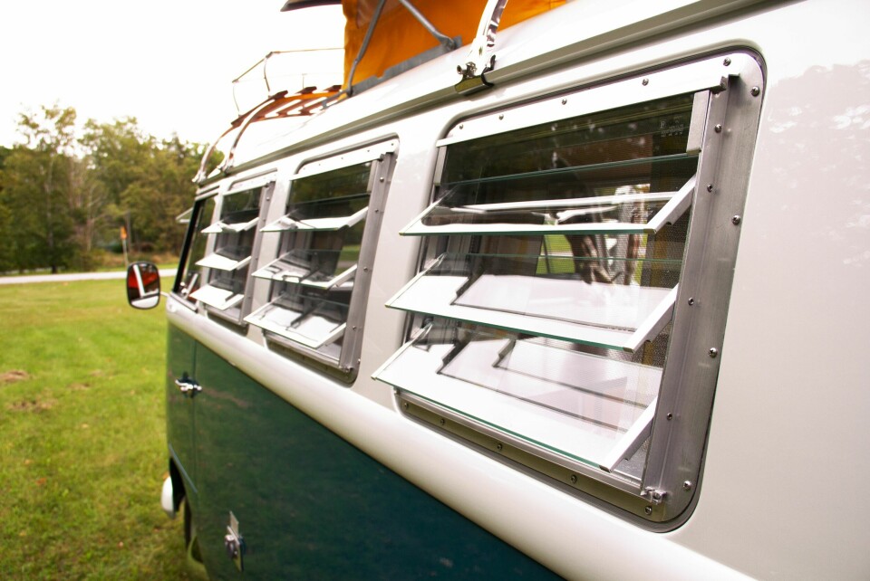 LAMELLER: De spesielle sidevinduene, med lameller, som kan vinkles som en persienne, ble renovert i Polen.