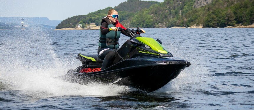 <b>BÅTFØRERBEVIS:</b> Ann Sofie Strand er 16 år og har nylig tatt båtførerprøven. Da kan hun kjøre vannscooter som går under 50 knop. 