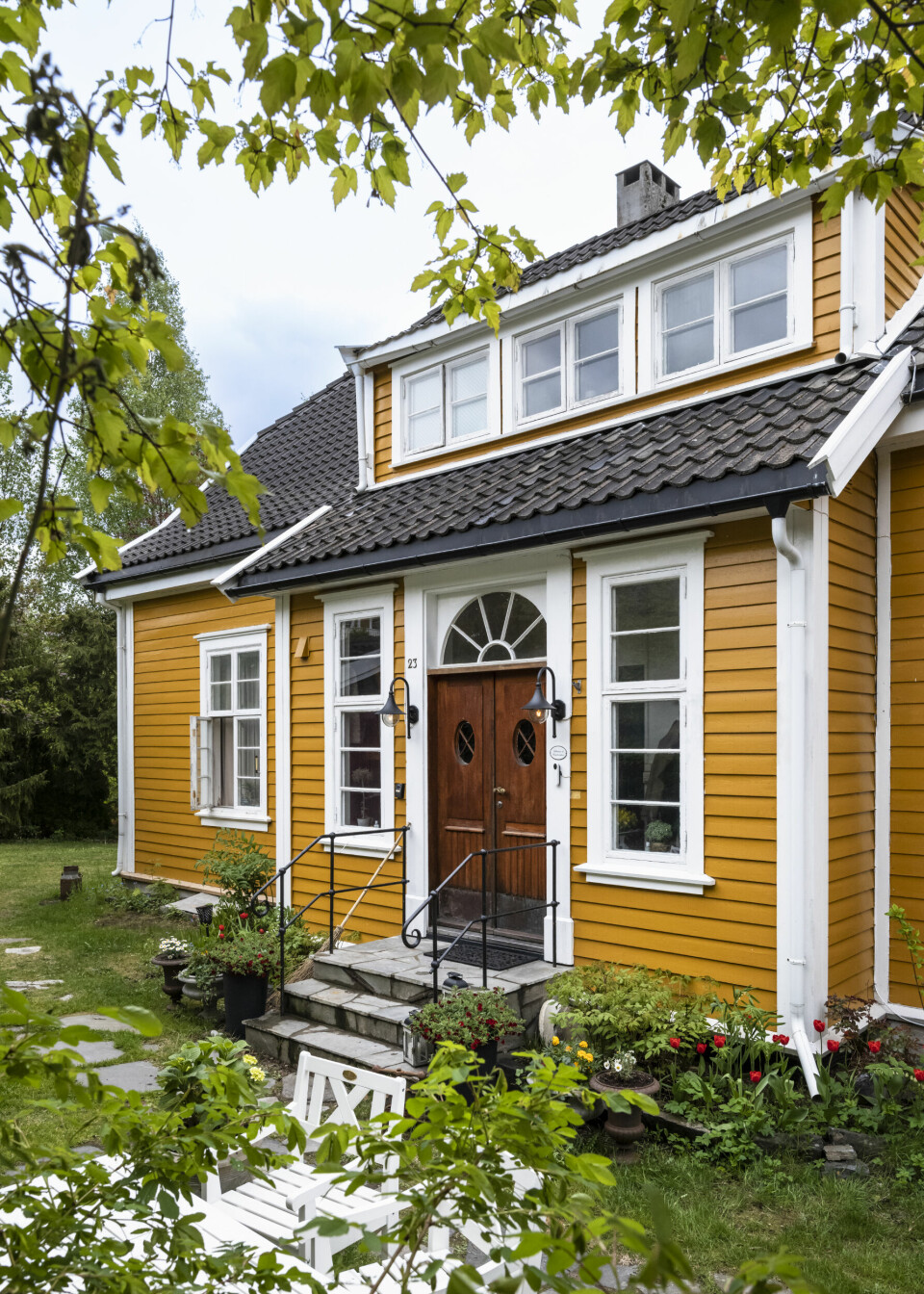 HUSET: Huset har hatt mange eiere, men én ting har vært konstant, leiligheten oppe har alltid blitt utleid.