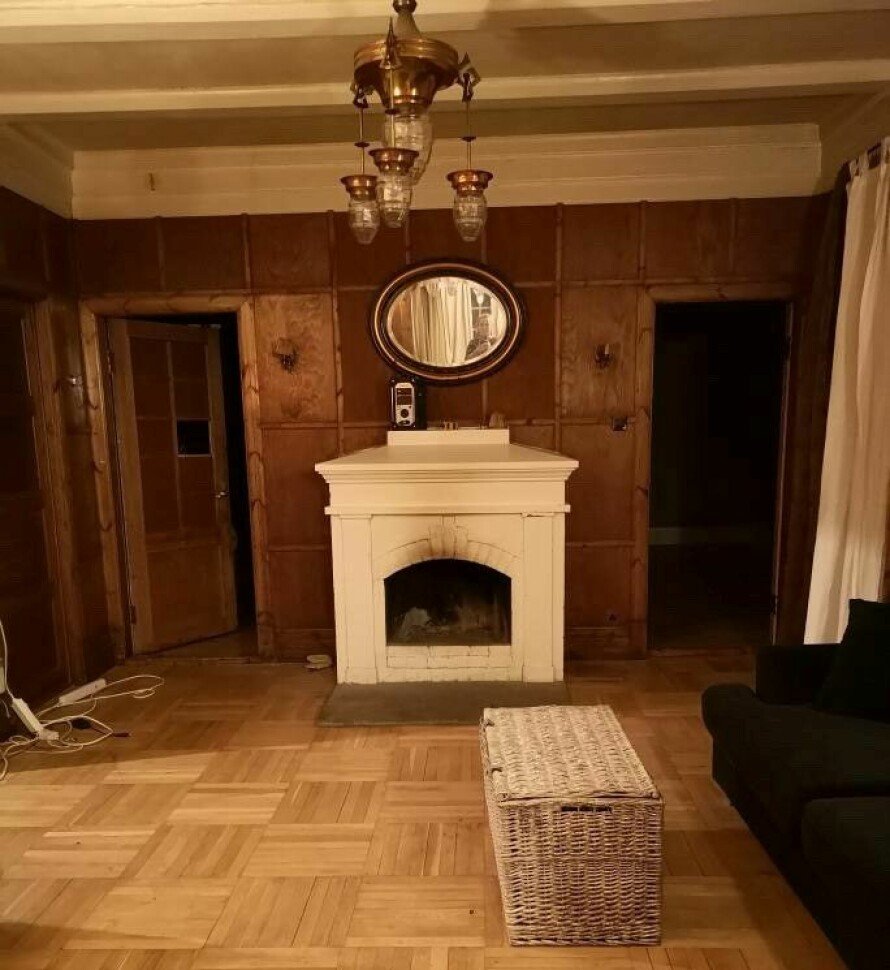 WHISKYROMMET FØR: Her er den ene stua før oppussingen.