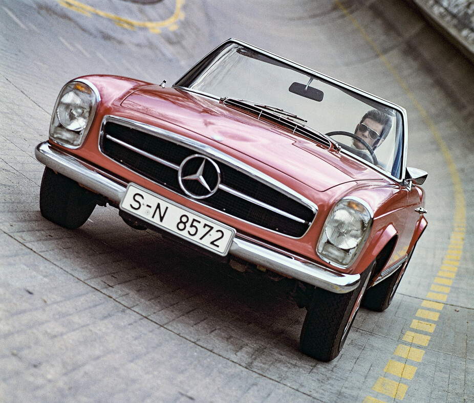 1963: 230 SL tok Geneve-utstillingen med storm og skapte et av 60-tallets mest ikoniske bildesign.