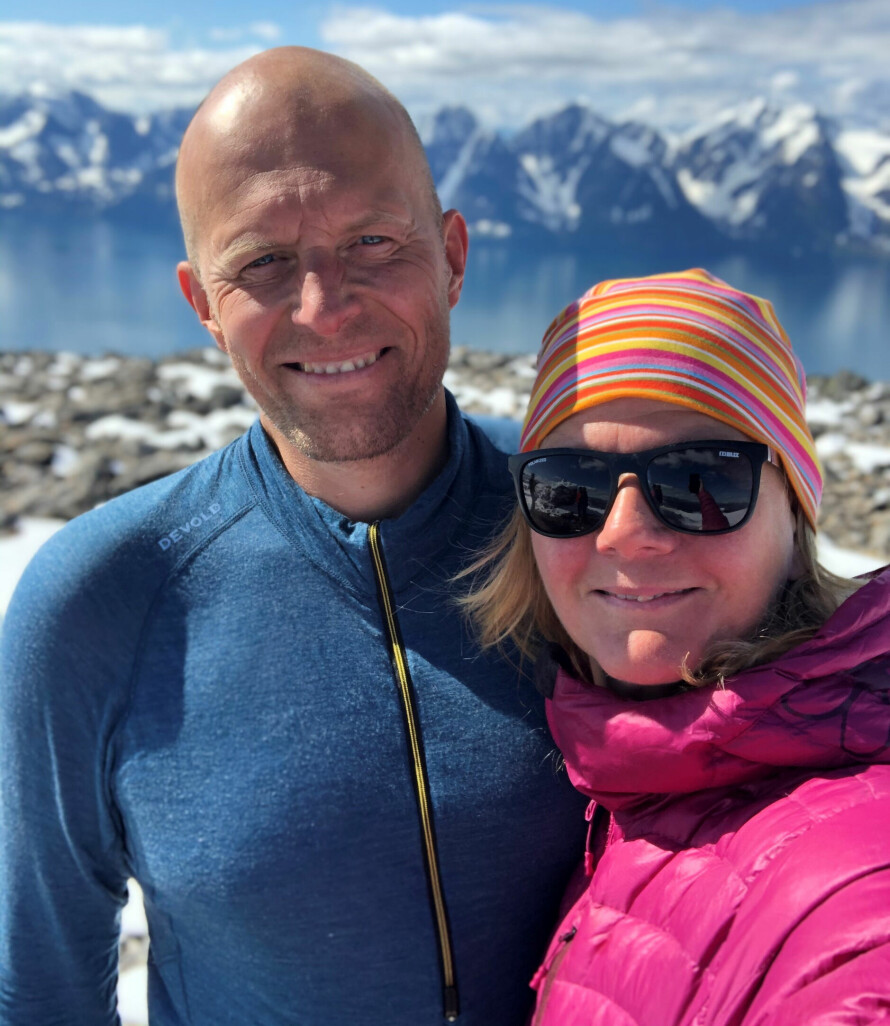 NATURELSKERE: Ekteparet Lindmo på en av mange fjellturer i Troms.