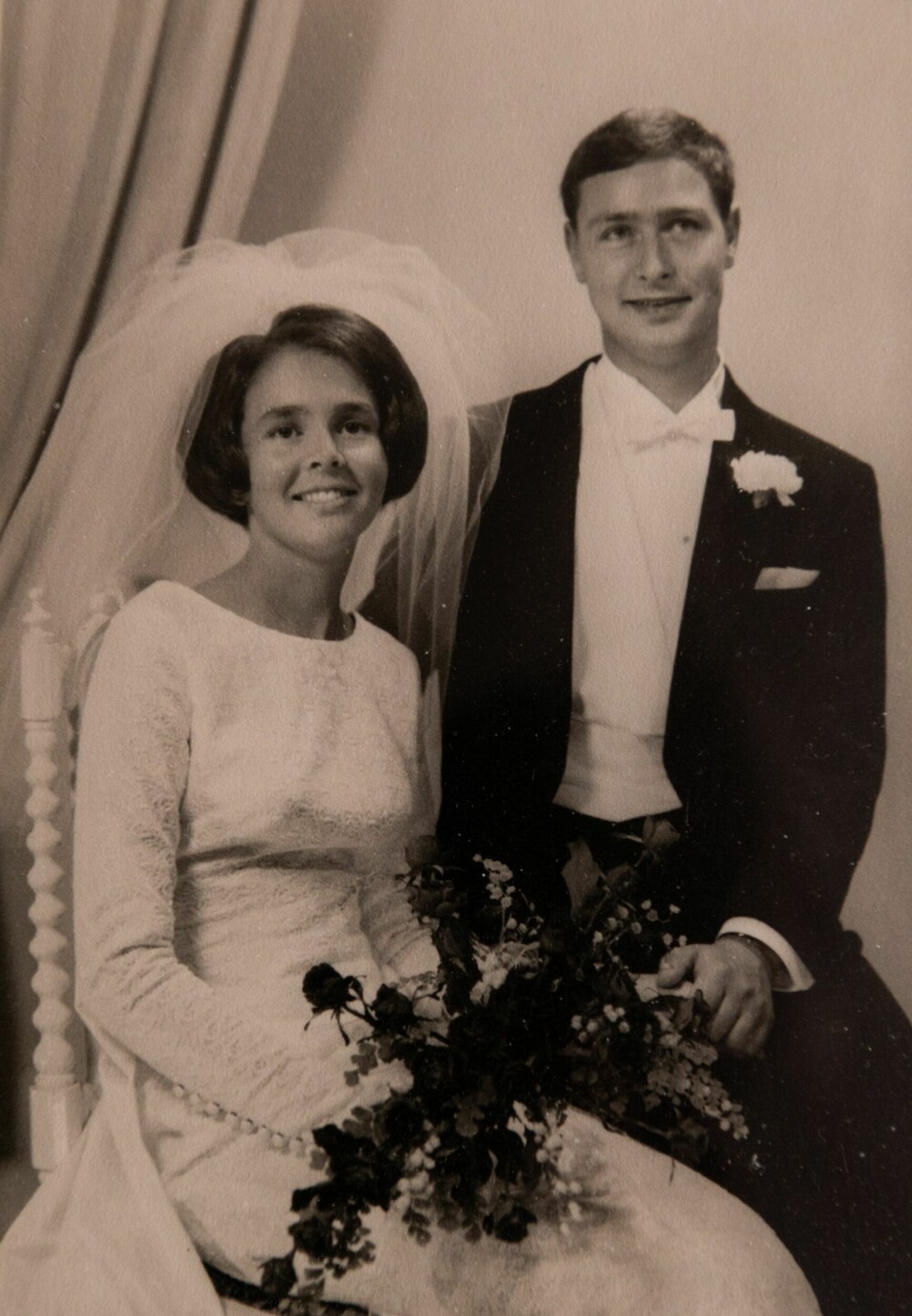 <b>LYKKELIG GIFT:</b> Unni og Per giftet seg sommeren 1966.