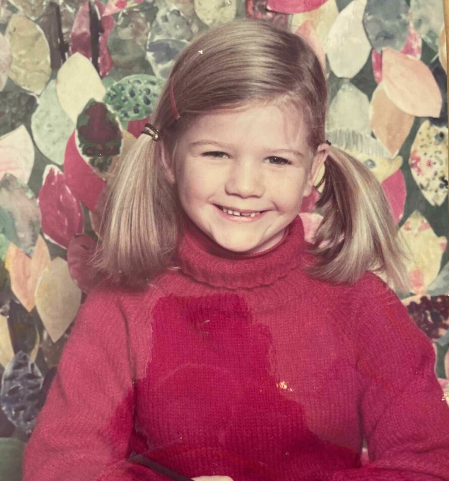 SKOLESTART: Her er en yngre versjon av frøken Lindmo, klar til innsats i første klasse på Høvik skole.