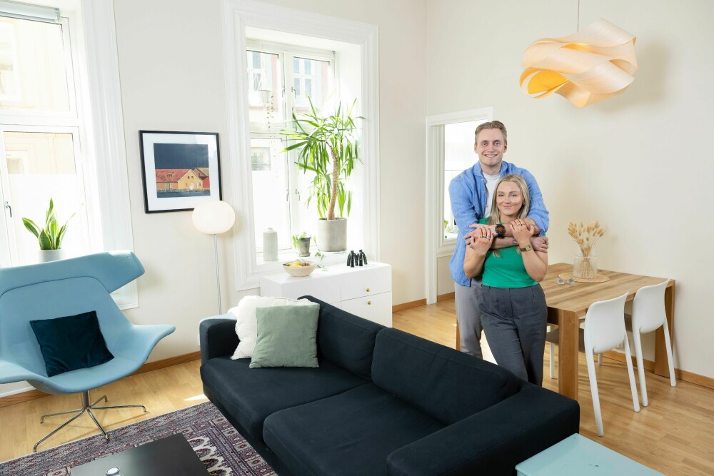 <b>PÅ HJEMMEBANE:</b> Det unge paret leier leilighet i Oslo sentrum, og hytta blir derfor deres første felles eiendom. Nå ser de frem til å invitere venner og familie på besøk på hytta.