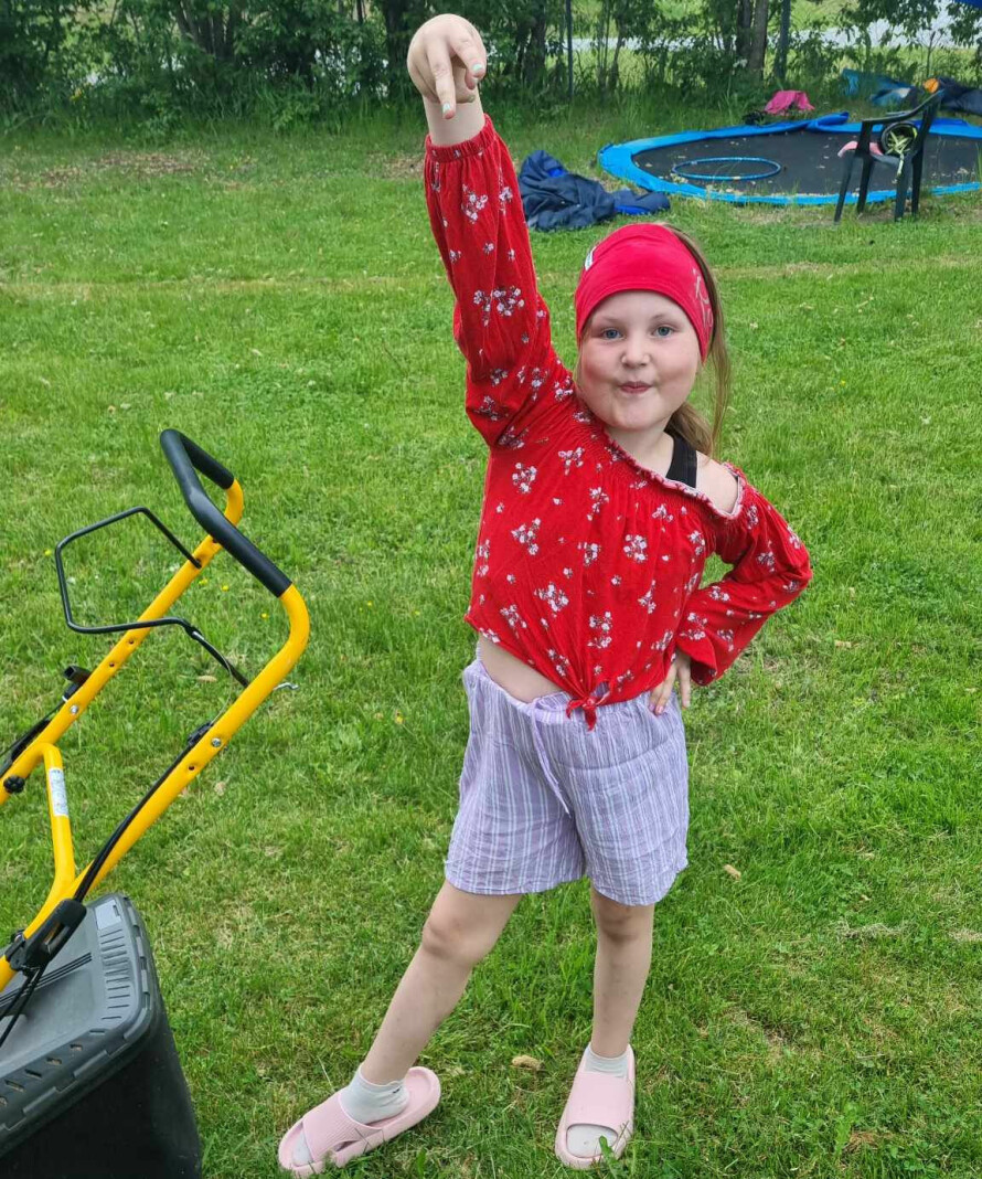 LYKKE: Familien har fått vite at Ronja, som snart fyller 7 år, er kreftfri.