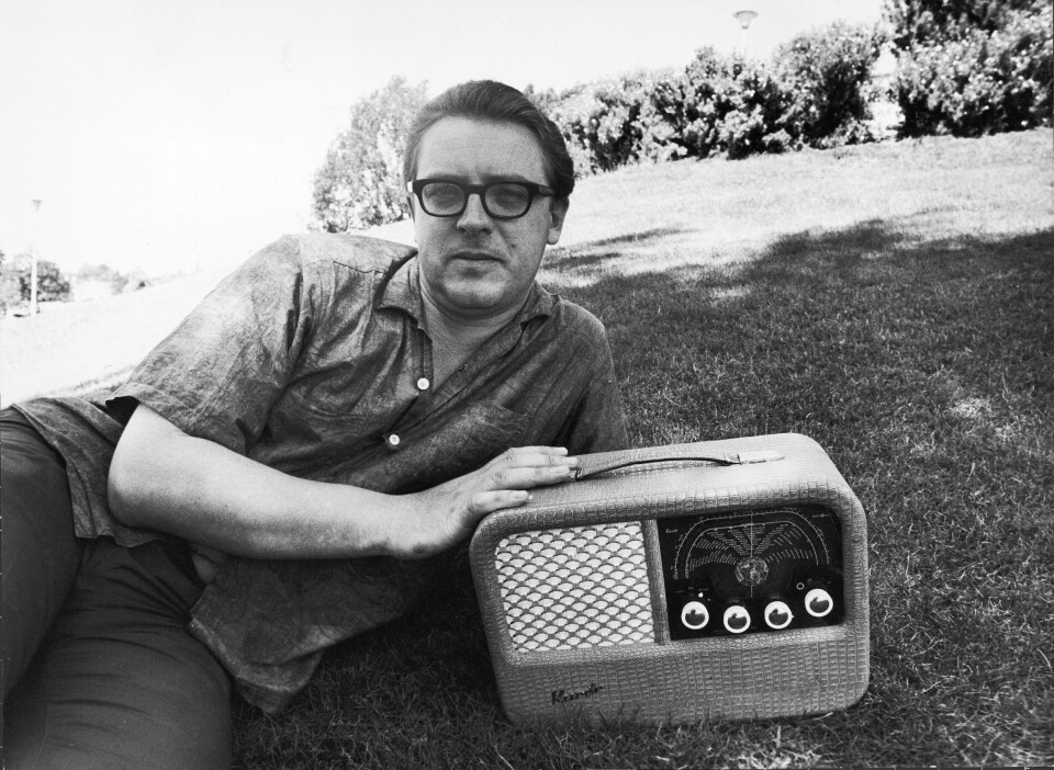 GRUNNLEGGEREN: Johan Vigeland syntes norske lyttere fortjente et lystig program med lett musikk i ferien. Mange lyttere syntes det ble for løsaktig den gangen.