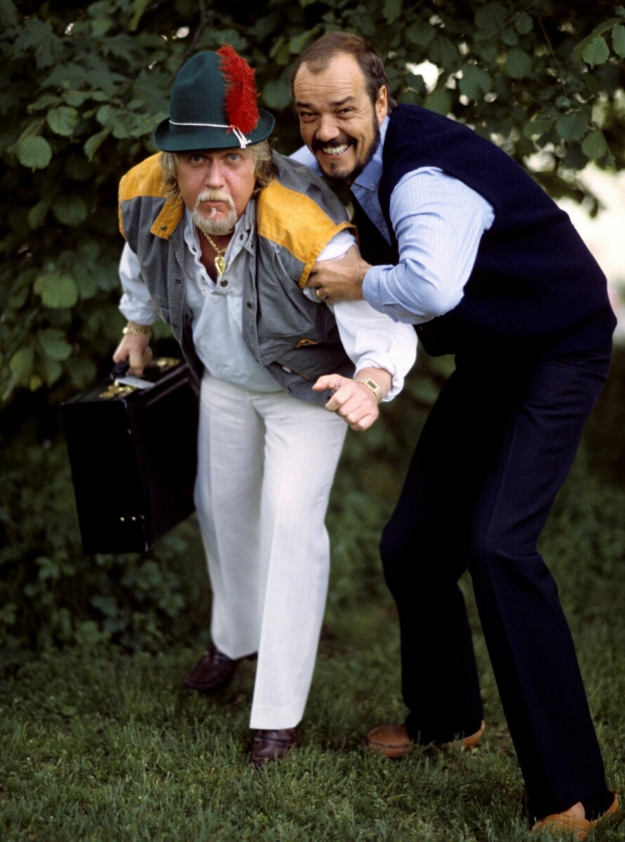 RIKSTYRISTSJEFEN: Totto Osvold ledet Reiseradioen i mange år. Han fikk ofte besøk av rikstyristsjef Ottmar Johansen, som var full av reisetips, også for de mindre bemidlede som for eksempel ble anbefalt å stå på vannski etter Hurtigruten.