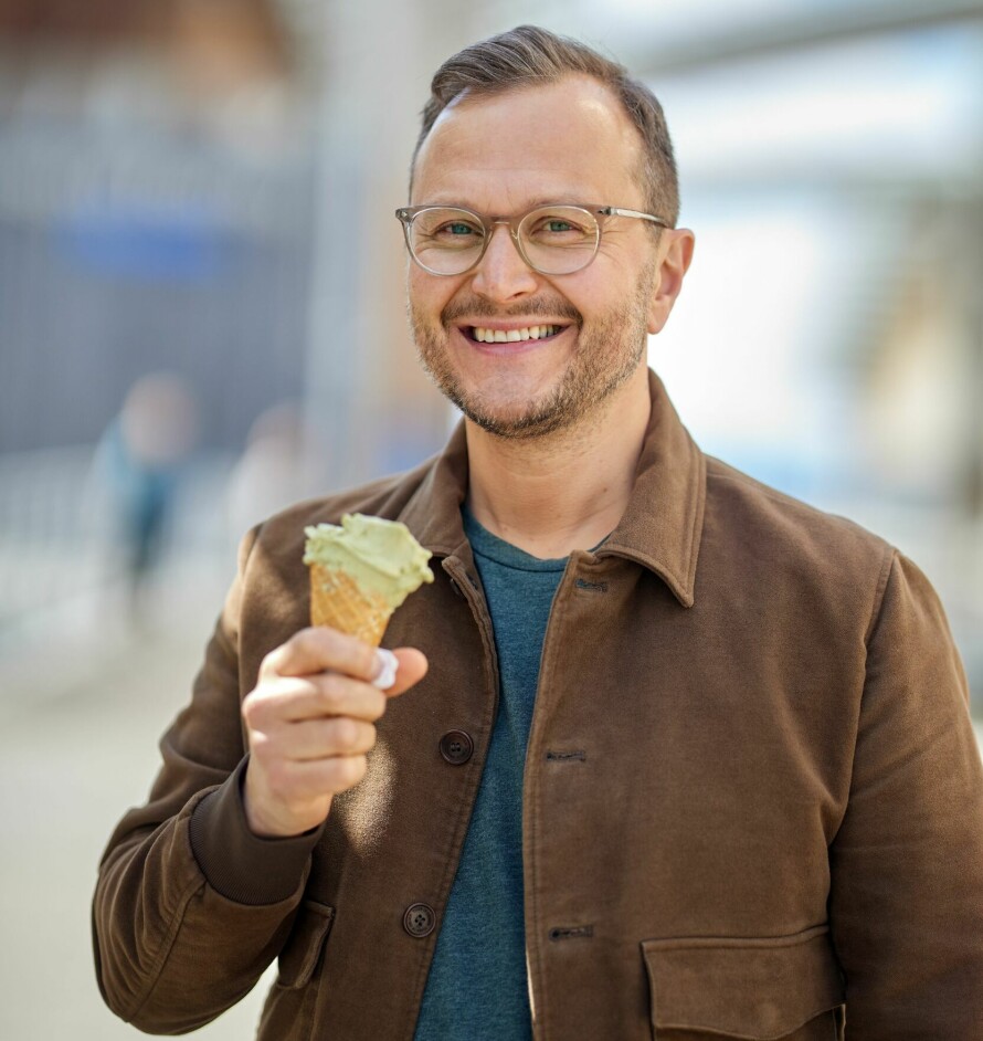 ESPEN FIVELAND: Espen Fiveland koser seg gjerne med en iskald øl eller is i varmen.