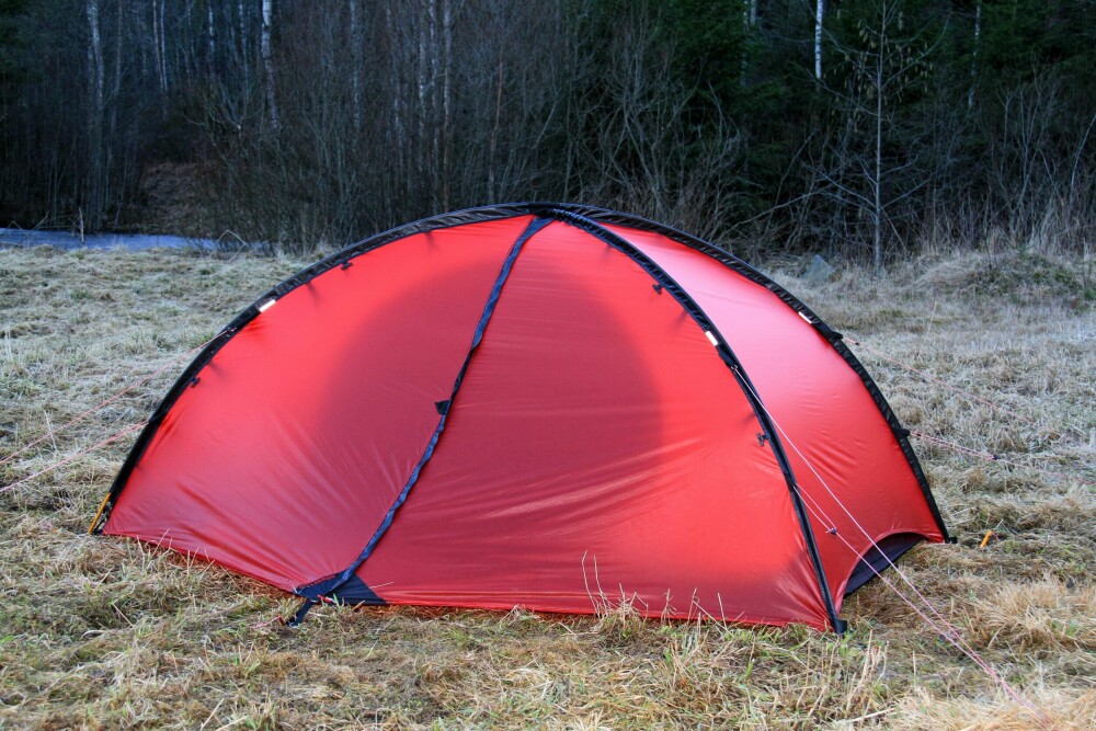 <b>KUPPELTELT: </b>Dette teltet trenger ingen plugger og er enkelt å flytte rundt.