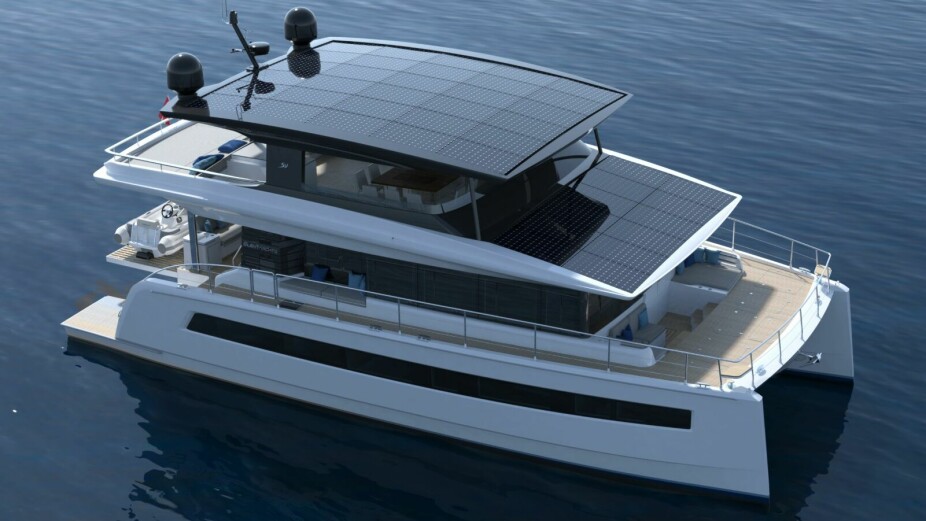 <b>STORE FLATER:</b> Silent-Yacht 62-3 katamaranen har store områder der man kan montere solcellepanel. 