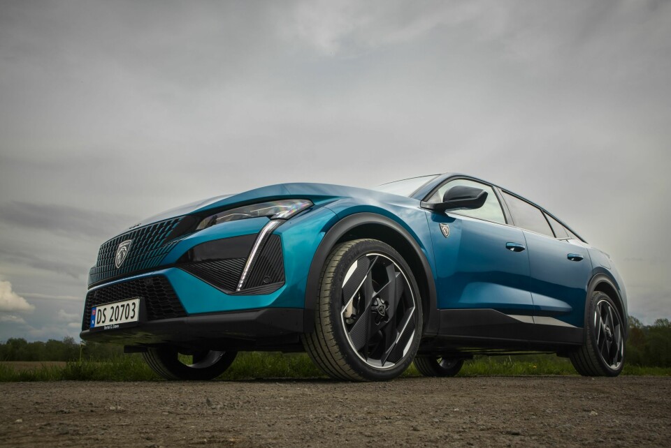 SPENSTIG: Den nye Peugeot 408 GT blander crossover og femdørs coupé i en underholdende miks av egenskaper.