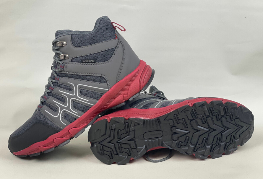 BILLIGST: Denne skoen er testens billigste, og kan passe fint til for eksempel ungdom som vokser fort ut av skoene.