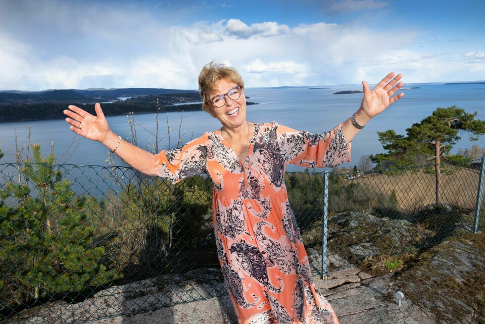 LUFTIG: – Her har jeg utsikt så langt øyet kan se, sier Wenche strålende fornøyd.