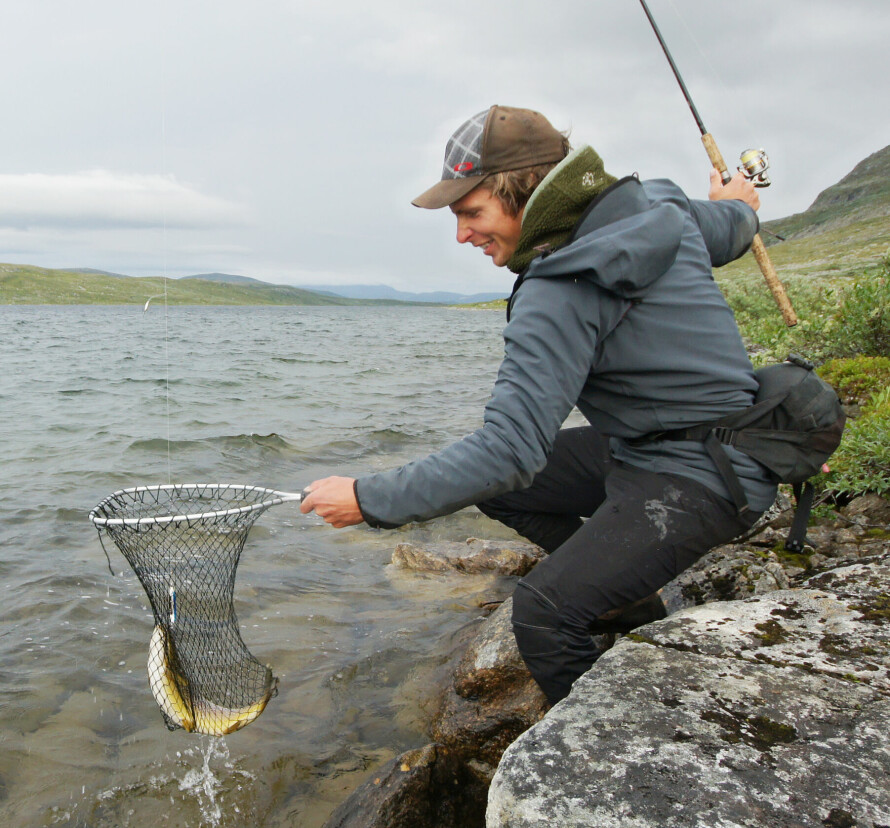 VÆRSKIFTE GIR OFTE FISK: Fisket kan være helt rått når det blir værskifte.