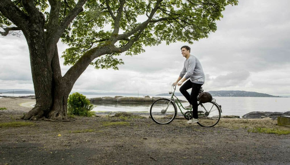 <b>SYKKELSOMMER</b>: Det er programlederen Andreas Wahl som sykler etappen som går langs kysten i Møre og Romsdal.