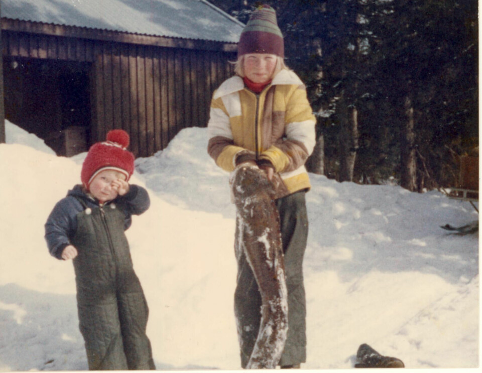 LAKE: Arne Martin Kvemo med en av de eldste rekordene. Laka ble tatt på isen i Kvesjøen i 1976, veide sju kilo og var hele 112 centimeter lang.