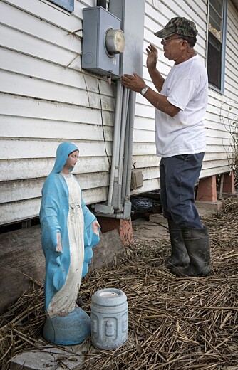 <b>HOLDER UT LITT TIL:</b> Lonnie Seal fra New Orleans, har fått hus og hjem ødelagt mer enn en gang av oversvømmelse. Men han ønsker ikke å gi opp. Foreløpig.