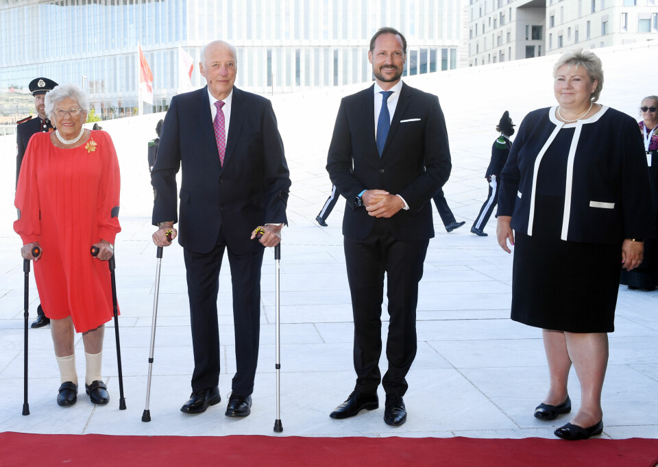 I DE BESTE HENDER: Erna Solberg håper kong Harald har mange gode år igjen, men når den dagen kommer at det blir et skifte, er hun trygg på at monarkiet vårt er i de beste hender.