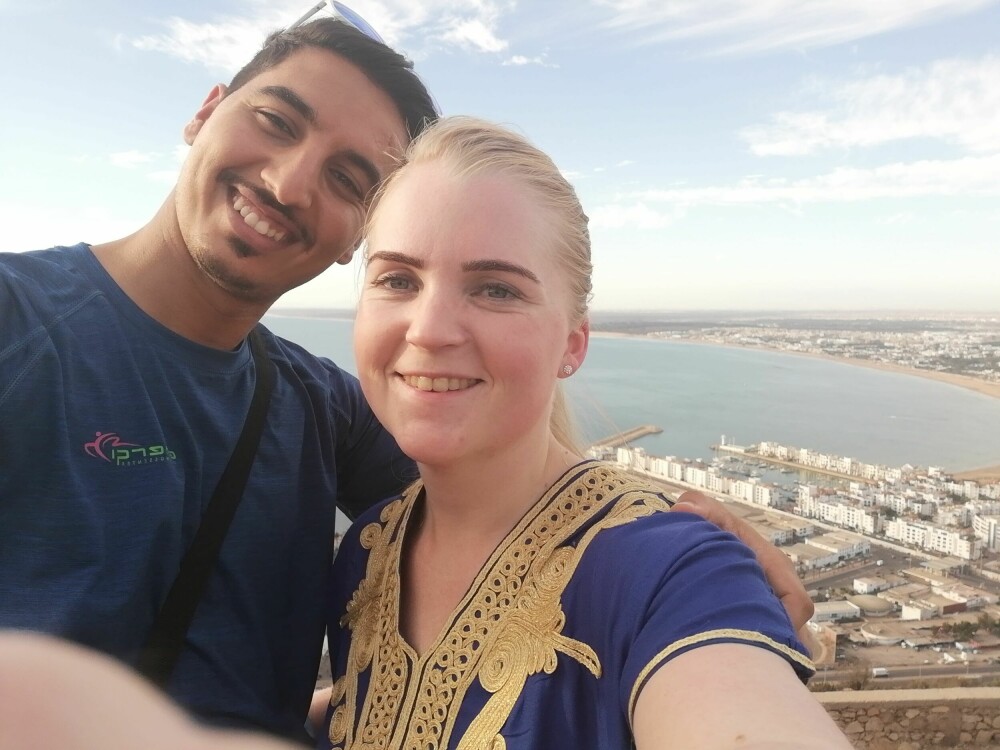 <b>GRENSELØST FORELSKET:</b> Etter mange tøffe utfordringer, smiler livet endelig til Nina og Redouane. Her er de på ferie i Agadir i Marokko.