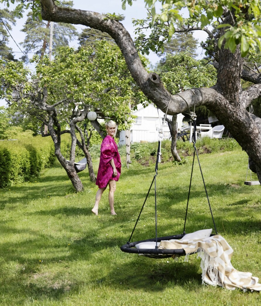 TETT PROGRAM: Sigrid liker å kose seg i hagen, men ukene hun ikke har barna, er det fullt kjør. – De ukene jobber jeg myyye. Ja, fy søren, da går det i ett!
