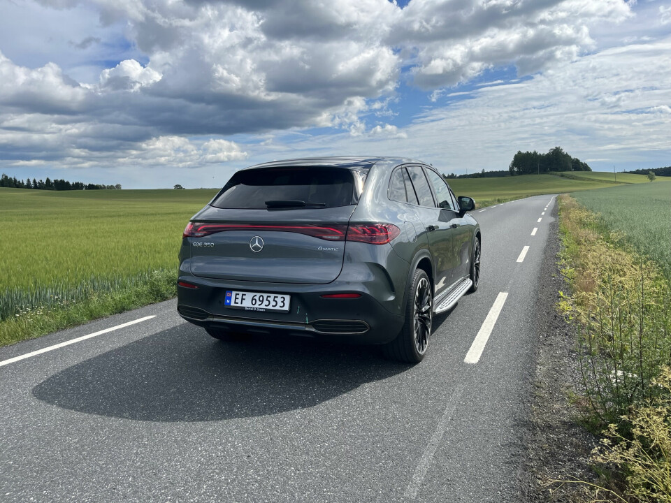 EKSTRAUTSTYR: Prisene starter på 895 624 kroner, men du bør belage deg på å måtte bruke noen kroner på ekstrautstyr, som luftfjæring og styring på bakakslingen. Det bidrar til en komfort i tetsjiktet.