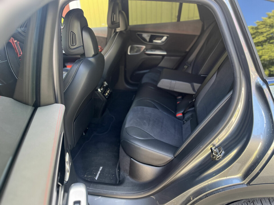 KOMFORT: Topp sittekomfort også i baksetet.