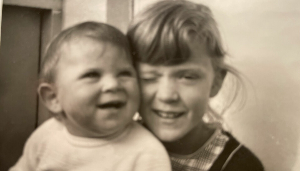 SMÅJENTER: Anne var som en liten reservemor for lillesøster Line.