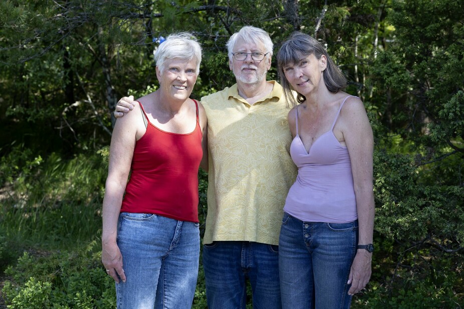 <b>OMSORG:</b> Rolf er ektemannen til Anne (til venstre) og svogeren til Line. Og klippen til begge.