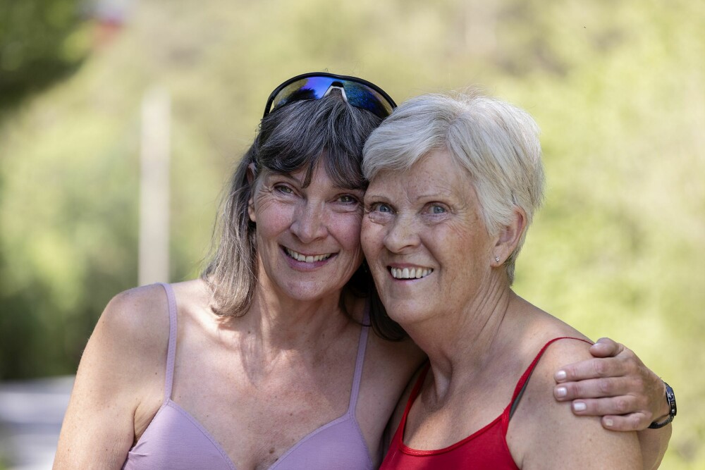 <b>SØSTRE:</b> Midt i alt som er vanskelig, er vi glade for at vi har Alzheimer-diagnosen til felles, sier Line Birgitte Holsen og Anne Holsen. 