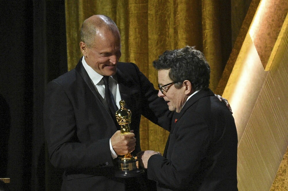 <b>HEDRET: </b>I fjor ble Michael tildelt en Æres-Oscar, og kollega Woody Harrelson var den som overrakte prisen. Liv Ullmann fikk den samme pris året før.