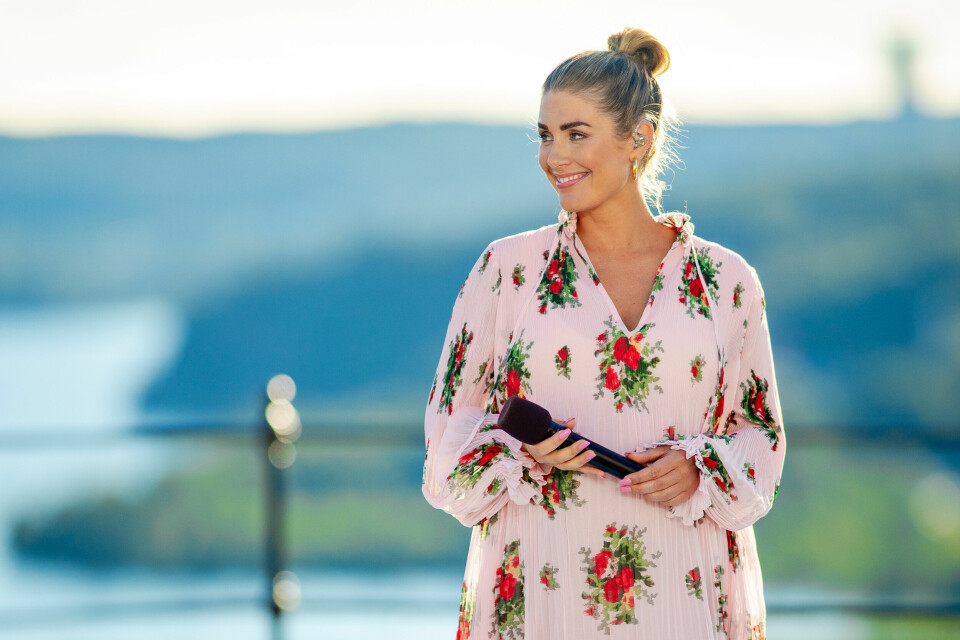 HEMMELIGHETSFULL: Tone Damli avslører at hun har en spennende høst foran seg, men lar det også bli med det.