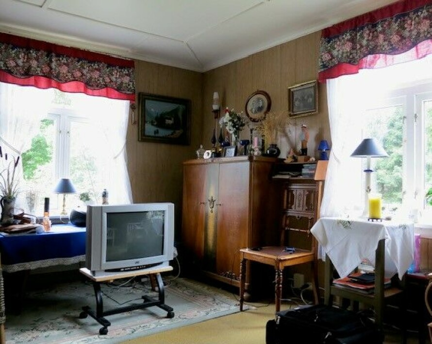 STUA FØR: Slik så stua ut før oppussingen.