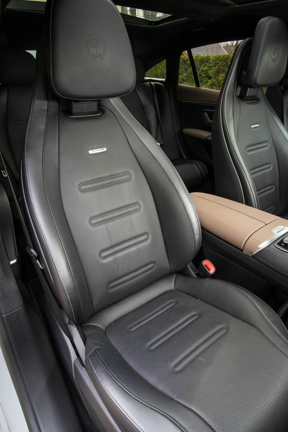 STØTTE: Setene ser ordinære ut, men gir god støtte og fin langturskomfort.