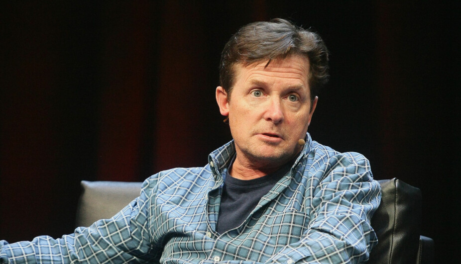 Michael J. Fox avbildet i en paneldebatt under Silicon Valley Comic-konferansen i 2016. )
