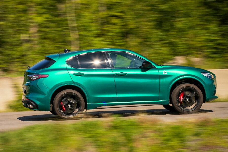 <b>ALT PÅ PLASS:</b> Heftig farge, store hjul, kraftige bremser og råtass-motor i Alfa Romeo. 