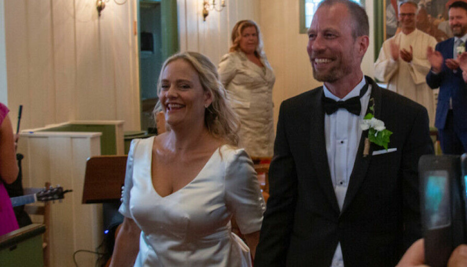 LYKKERUS: I 2019 ble Henriette og Rune Assmann smidd i hymens lenker under en rørende vielse på naturskjønne Hvasser.