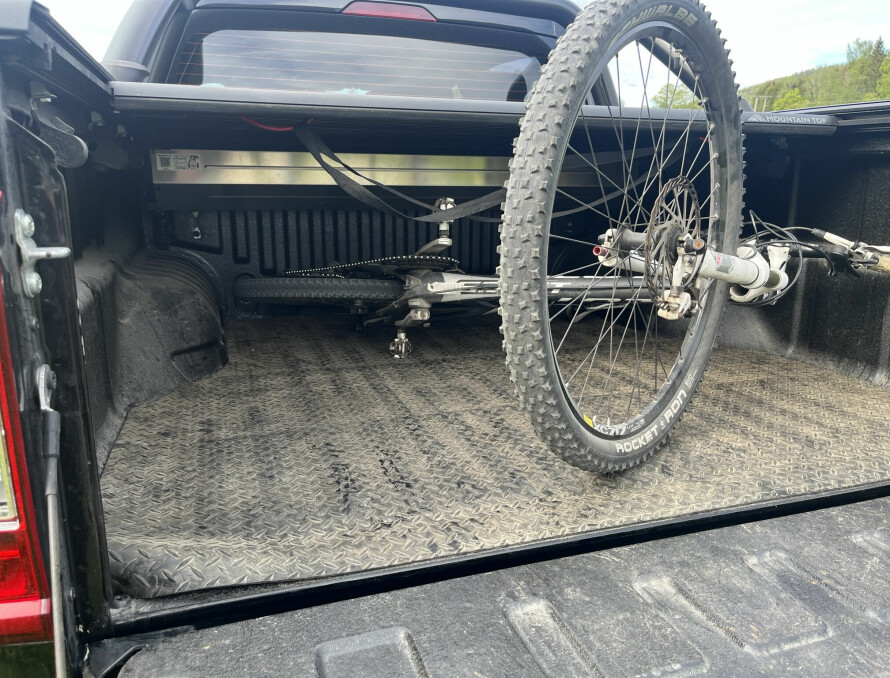 Last: Lasteplanet har plass til en europall. Vi skulle gjerne sett mer enn to ankringspunkter.