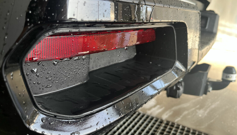 Stig på: Fikse stigtrinn i bakre støtfangeren.