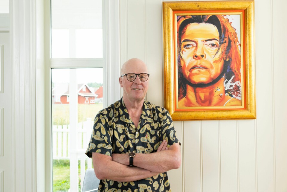HEDERSPLASS: – David Bowie er en av mine største idoler. Jeg har intervjuet ham to ganger, men på 70-tallet tenkte ingen på å ta selfie, sier Øyvind. Han kom over dette bildet i Spania.