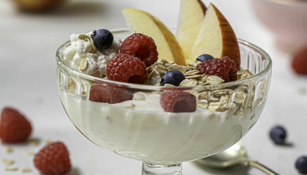 FORFRISKENDE: Vaniljeyoghurt med havregryn er en god start på dagen.