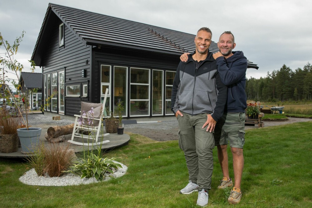 <b>BLE KJENDISER:</b> Knut og Kjartan ble allemannseie da de deltok og vant TV 2-serien «Sommerhytta» i 2019. Ferieboligen i Halden er senere blitt solgt til fordel for kolonihagen. 