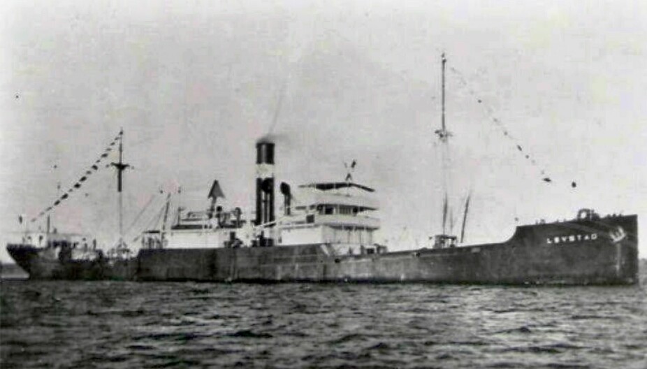 BEORDRET TIL REDNING: Det norske skipet ble beordret til å bli igjen for å redde over 1000 mann fra i troppetransportskipet som var blitt torpedert i Bengalbukta.