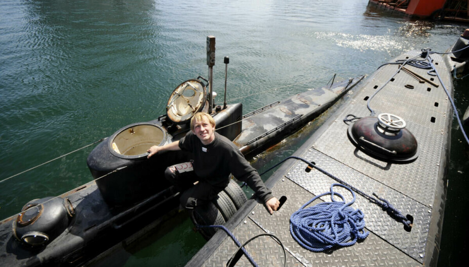 <b>BYGGET SELV: </b>Peter Madsen fotografert med to av ubåtene han hadde bygget selv - Kraka og Nautilus.