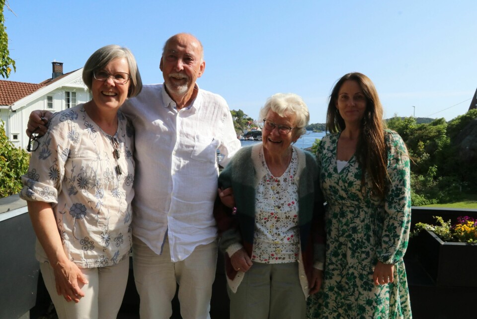 FAMILIE: Gretes datter Ida (til venstre) hørte ofte moren fortelle om Frans i oppveksten. Frans' datter Linn er glad for at hun også fikk være med da Frans og Grete møtte hverandre igjen.