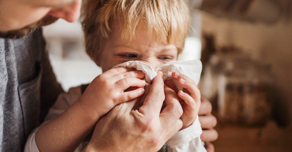Er det greit å sende barnet i barnehagen når det er litt sykt?