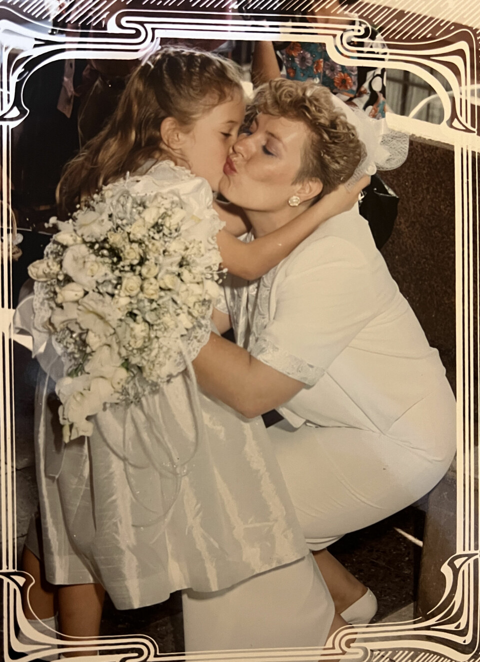 STOLT BRUDEPIKE: Natalia var stolt og vakker brudepike da mamma og pappa giftet seg.