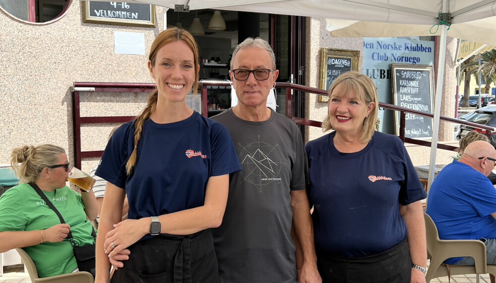 DRIVER KAFÉ: Kari Totland dro til Gran Canaria for 40 år siden og er der ennå. 

Sammen med datteren Natalia og ektemannen Tino i Arguineguin på kafeen de driver.