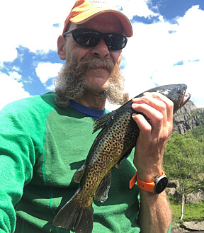 <b>FIN FANGST: </b>Gunnar Aarseth fisker primært i små fjellvann som er ideelt for spinnere.